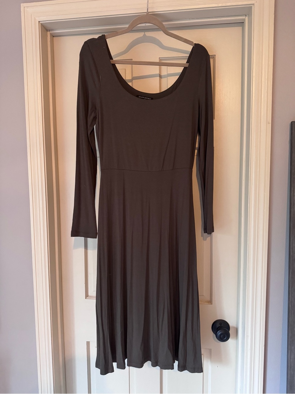 Banana Republic Long Sleeve Scoop Neck Midi Dress in Dark Gray